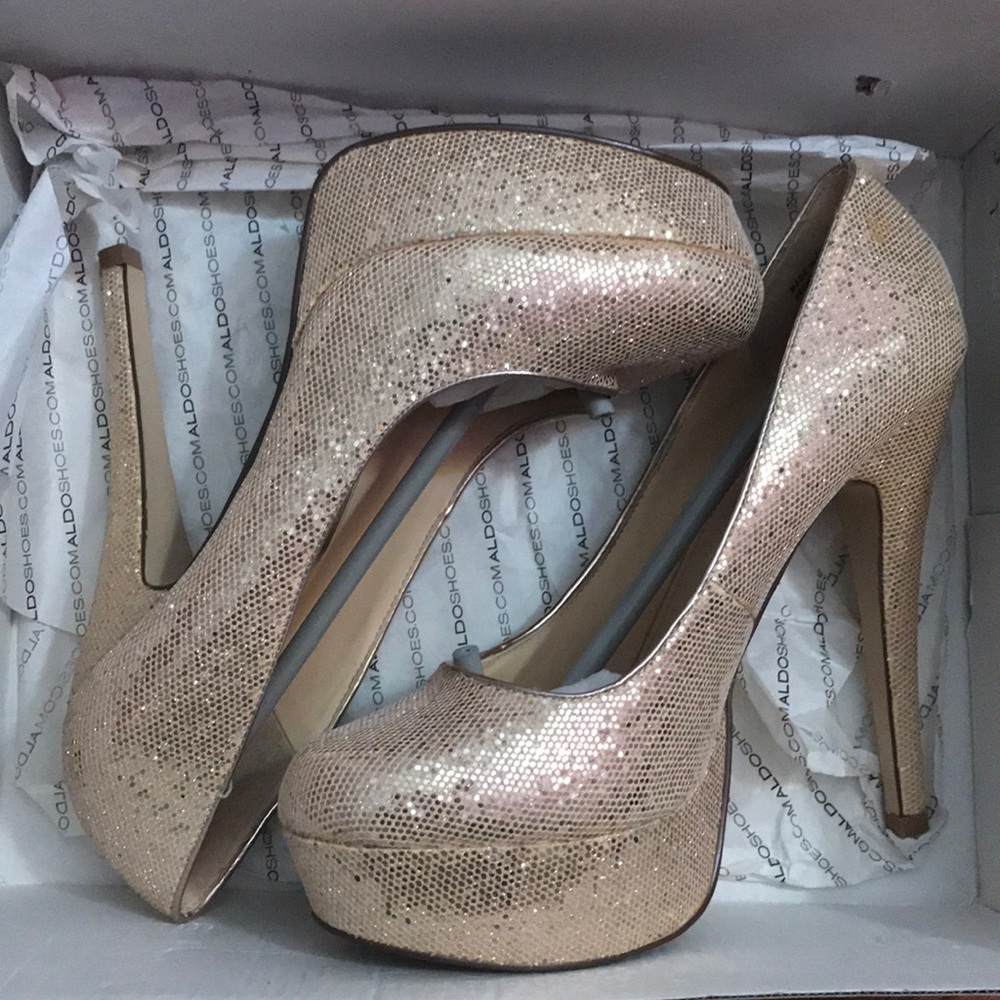 High heel worn once (literally just for prom)